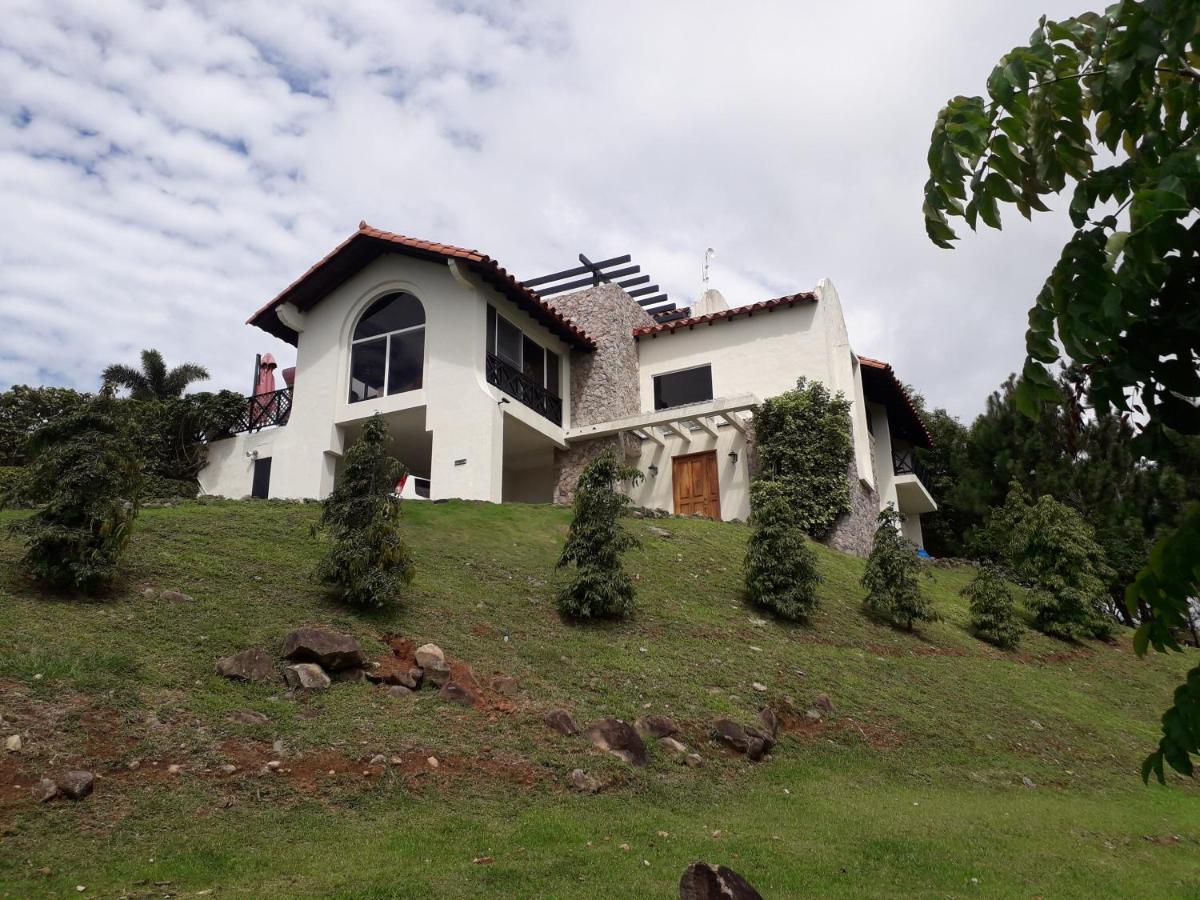 مبيت وإفطار La Laguna de San Carlos Hawk'S Nest Bed & Breakfast المظهر الخارجي الصورة